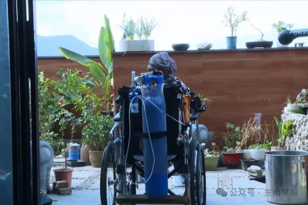 DƬ